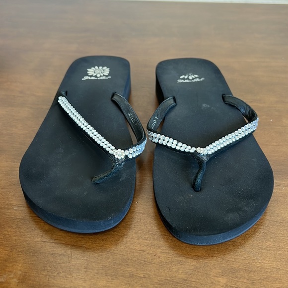Yellow box black jello rhinestone sandals flip flops size 7 - Picture 3 of 5
